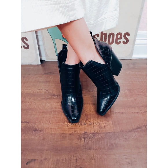 🚨//Coachella Collection// Black Croco Bootie - Picture 3 of 8
